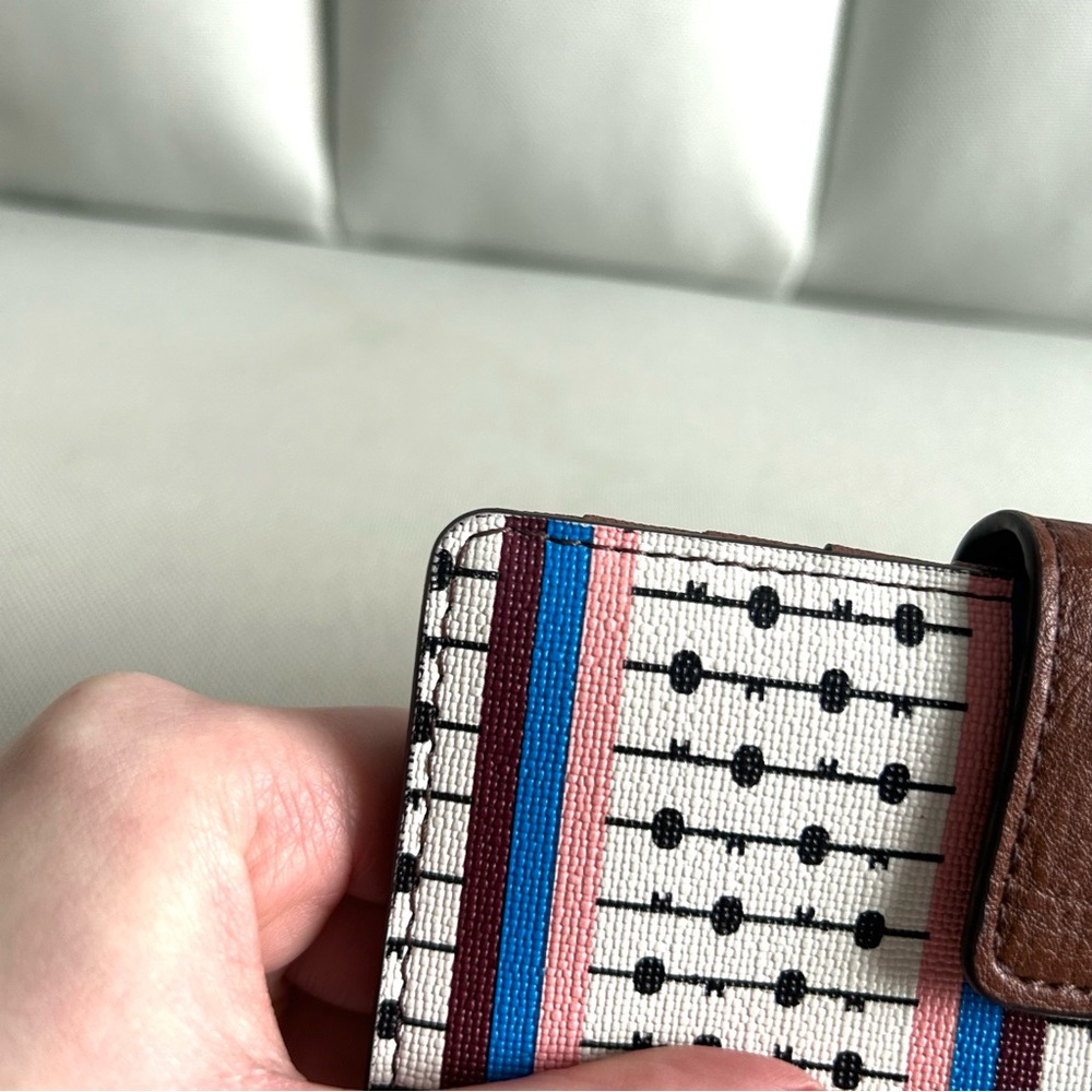 Pattern Fossil Tab Wallet - Picture 13 of 14